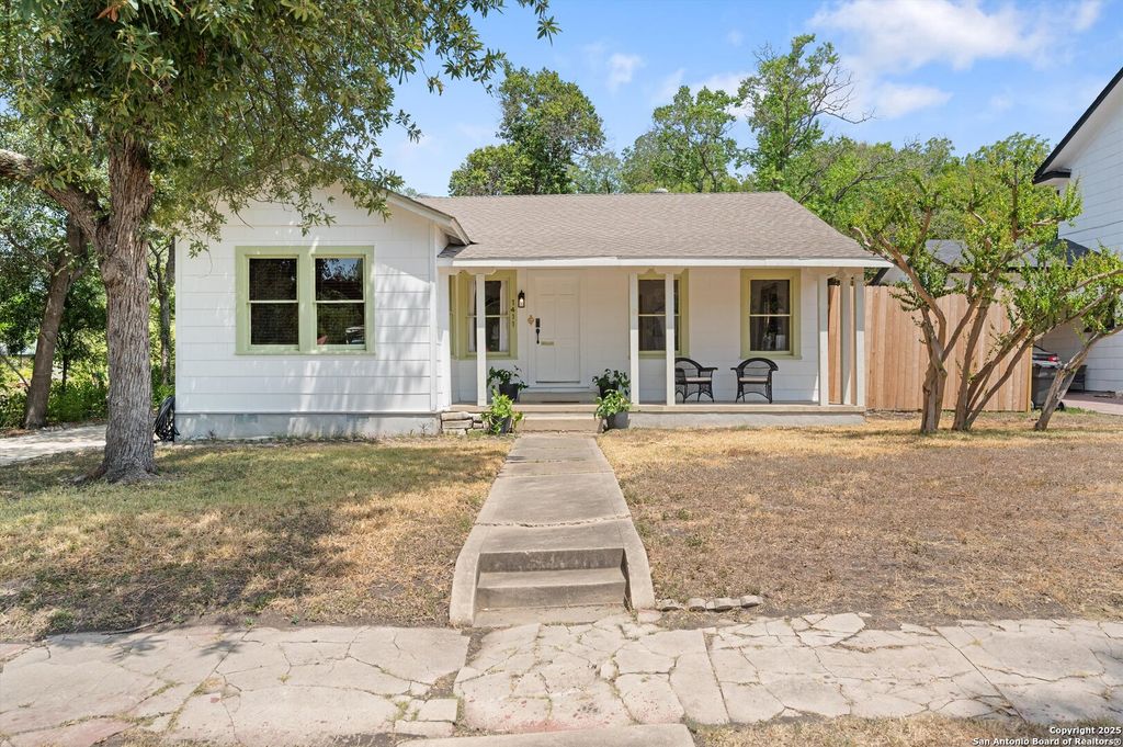 Photo of 1411 E Highland Blvd, San Antonio, TX 78210 (MLS # 1925537)