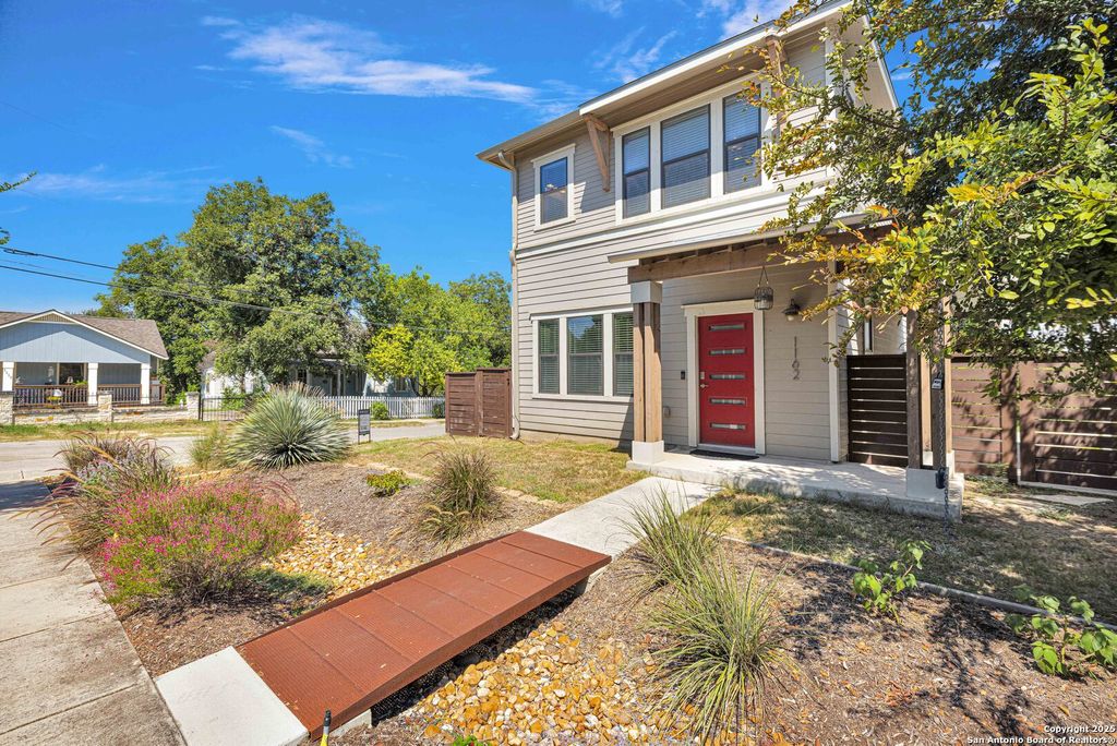 Photo of 1162 N Olive St, San Antonio, TX 78202 (MLS # 1926771)