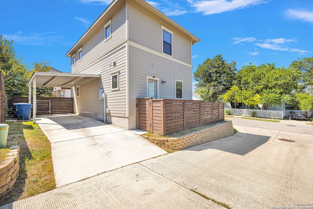 Photo of 1162 N Olive St, San Antonio, TX 78202 (MLS # 1926771)