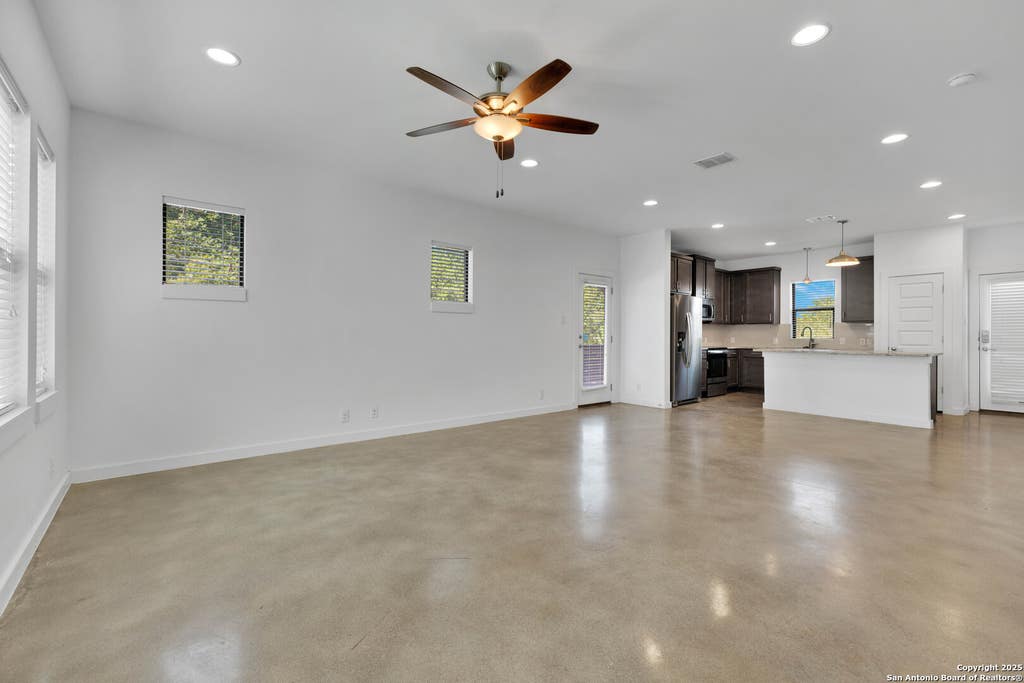 Photo of 1162 N Olive St, San Antonio, TX 78202 (MLS # 1926771)