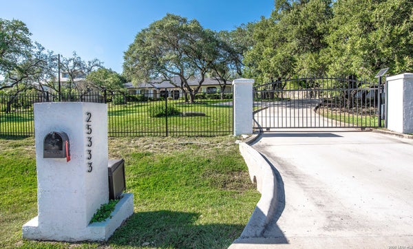 25333 NIGHTHAWK LN, SAN ANTONIO, TX 78255 - Image a47e599e4a4417d4e937be9af00149eb/2085243111