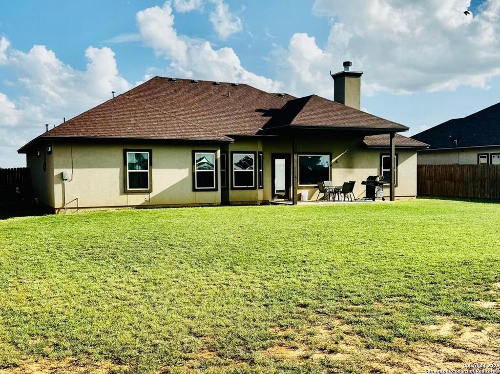 Photo of 1712 Vista View, Pleasanton, TX 78064 (MLS # 1879181)