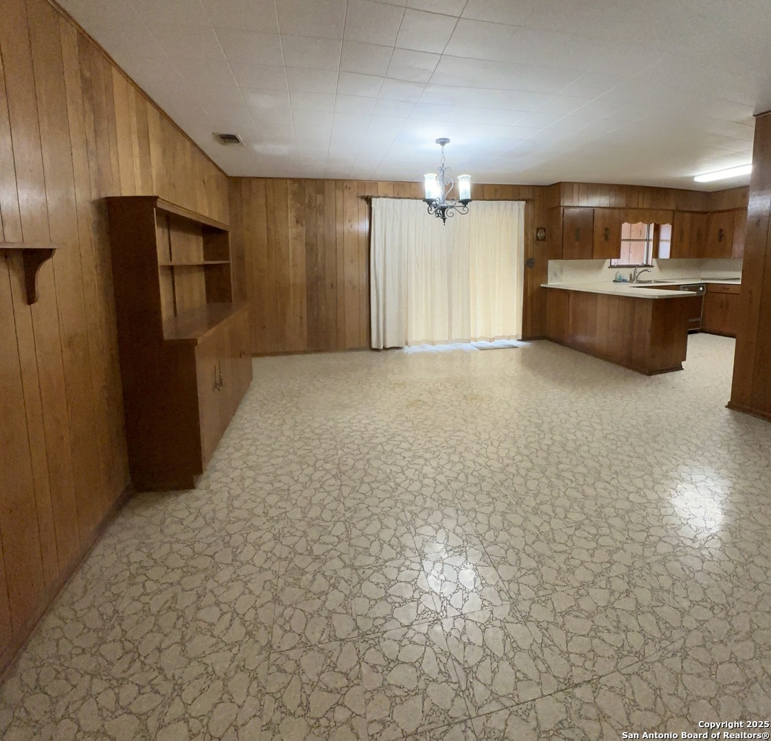 Utopia, Texas 78884, United States, 4 Bedrooms Bedrooms, ,2 BathroomsBathrooms,Residential,Active,86080