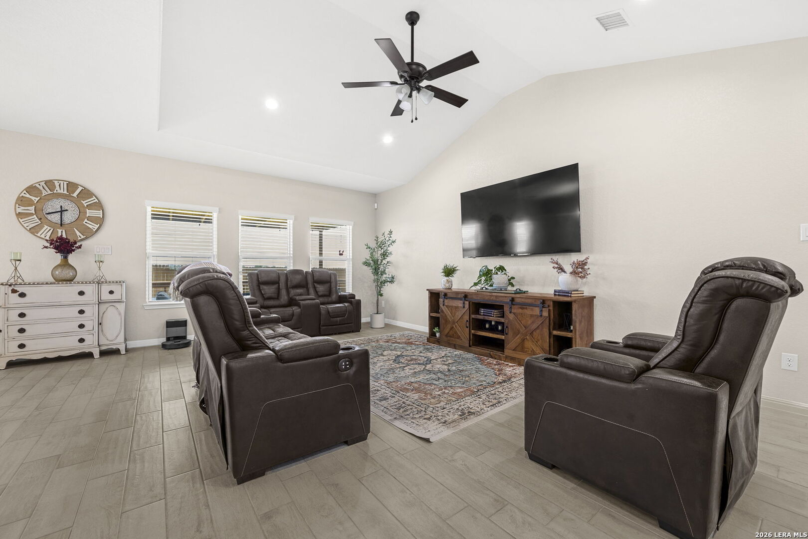 213 COLONIAL LN