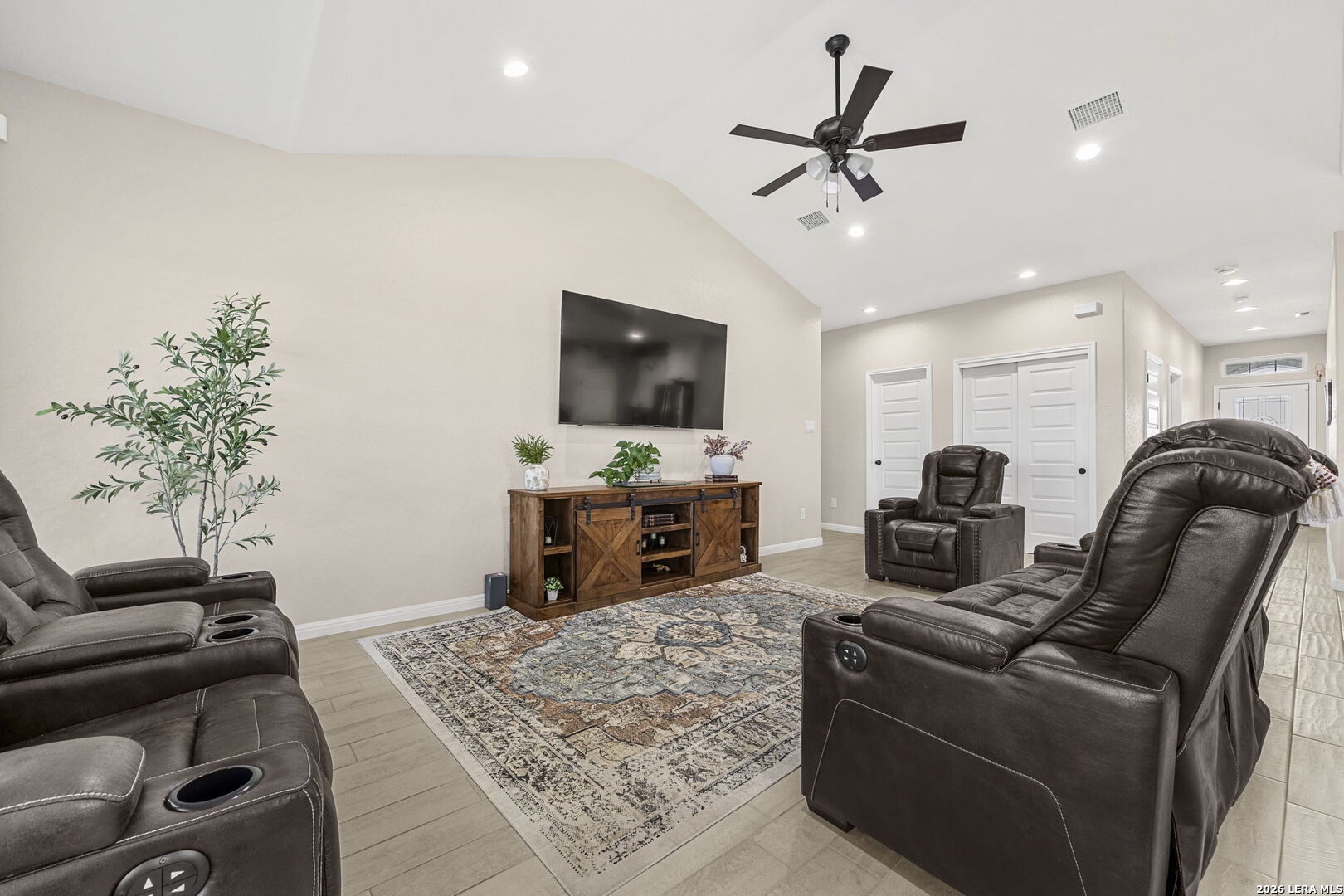 213 COLONIAL LN