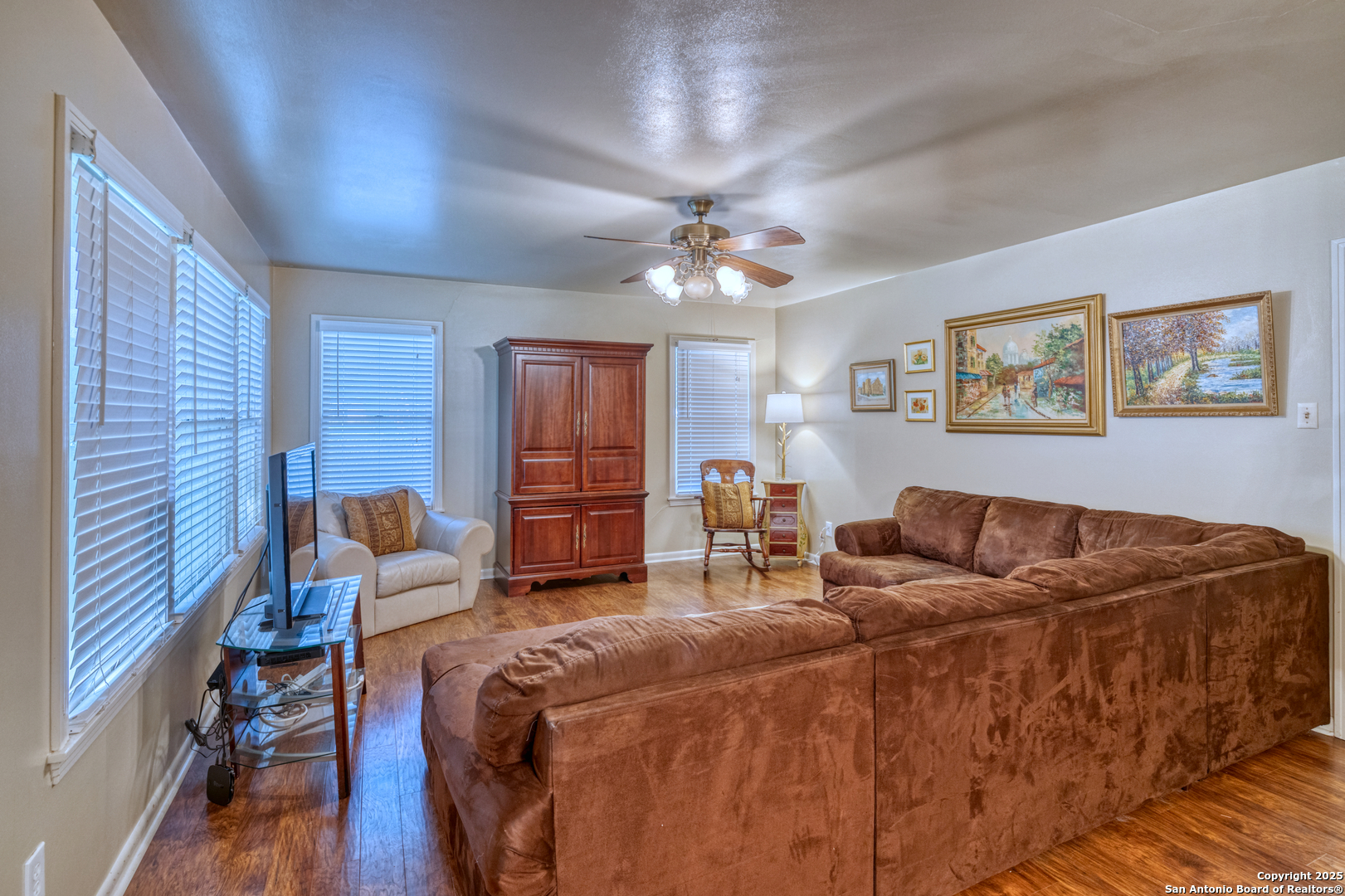 827 E Nopal