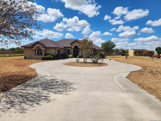 210 COUNTY ROAD 237, EAGLE PASS, TX 78852 - Image a4e6e7ac2f9a4636b34d2efe0819975f/2476883842