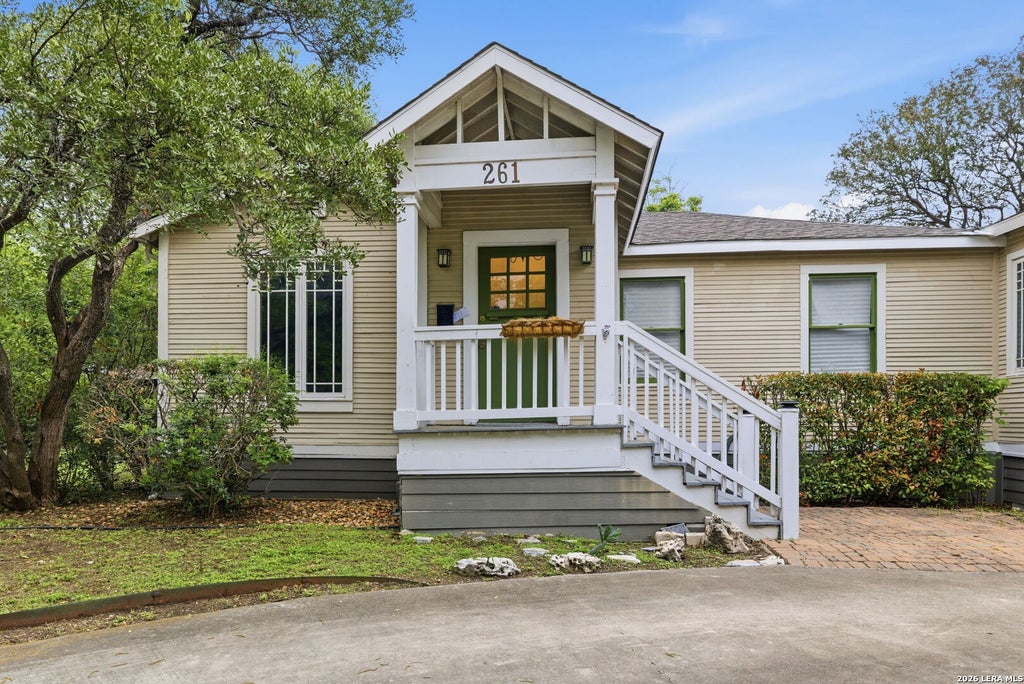 Photo of 261 E OAKVIEW PL, Alamo Heights, TX 78209 (MLS # 1972324)