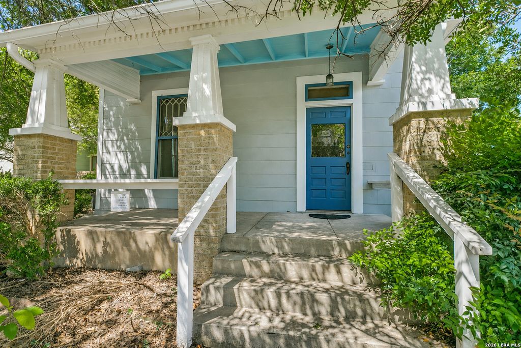 Photo of 325 CEDAR ST, San Antonio, TX 78210 (MLS # 1993020)