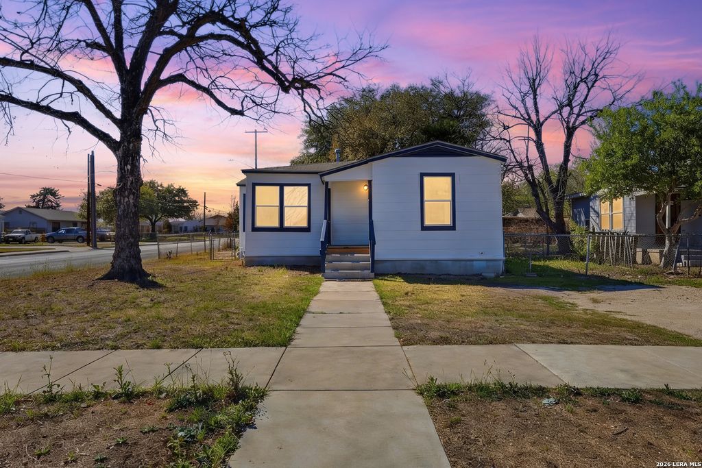 Photo of 863 Cavalier, San Antonio, TX 78225 (MLS # 1948829)