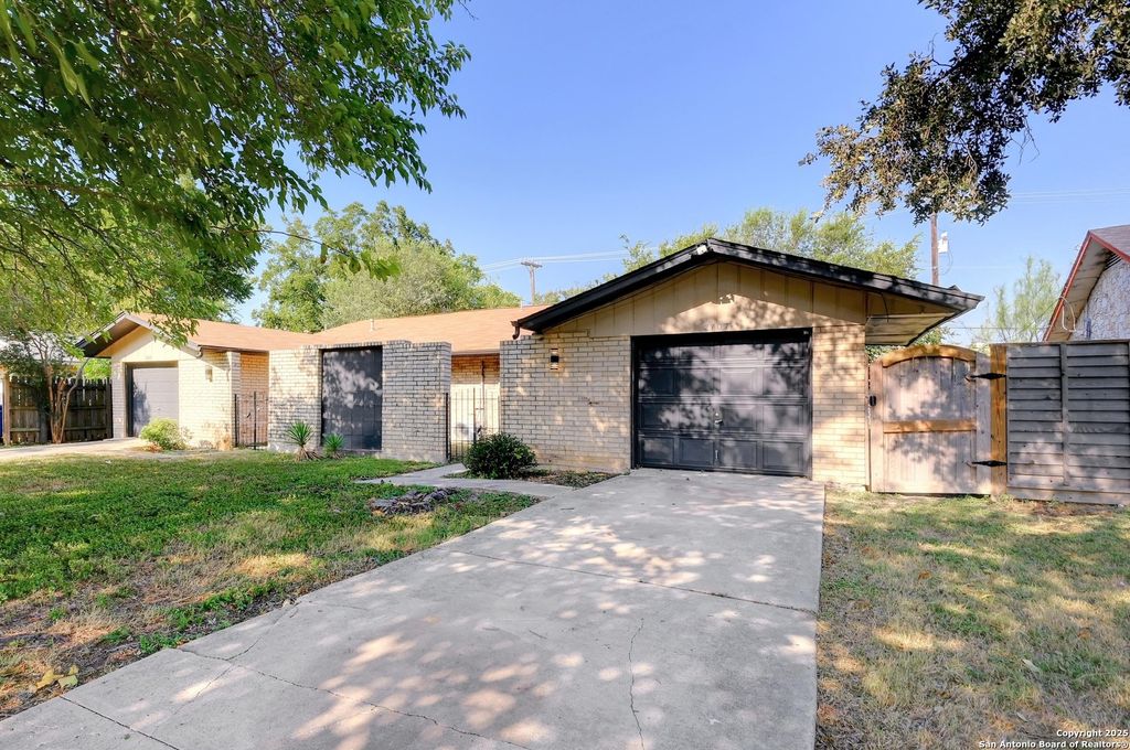 Photo of 2107 Darwin Dr, San Antonio, TX 78228 (MLS # 1898125)