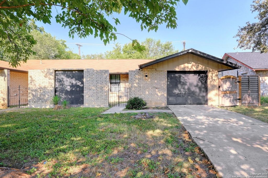 Photo of 2107 Darwin Dr, San Antonio, TX 78228 (MLS # 1898125)