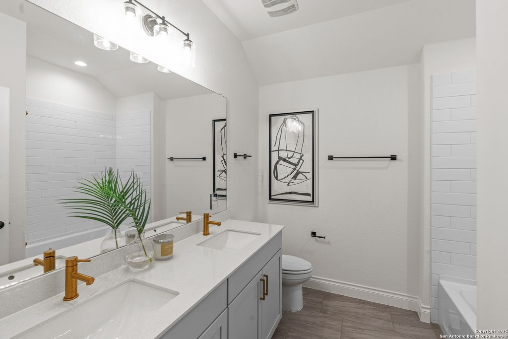 Photo of 113 Farming Grove, San Antonio, TX 78006 (MLS # 1924479)