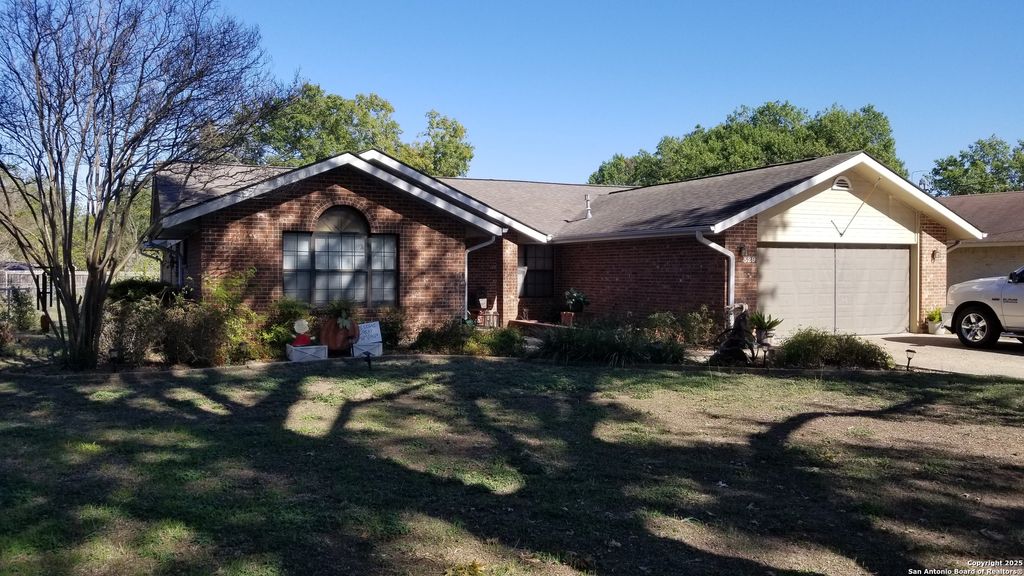 Photo of 329 Paisano, New Braunfels, TX 78130 (MLS # 1922121)