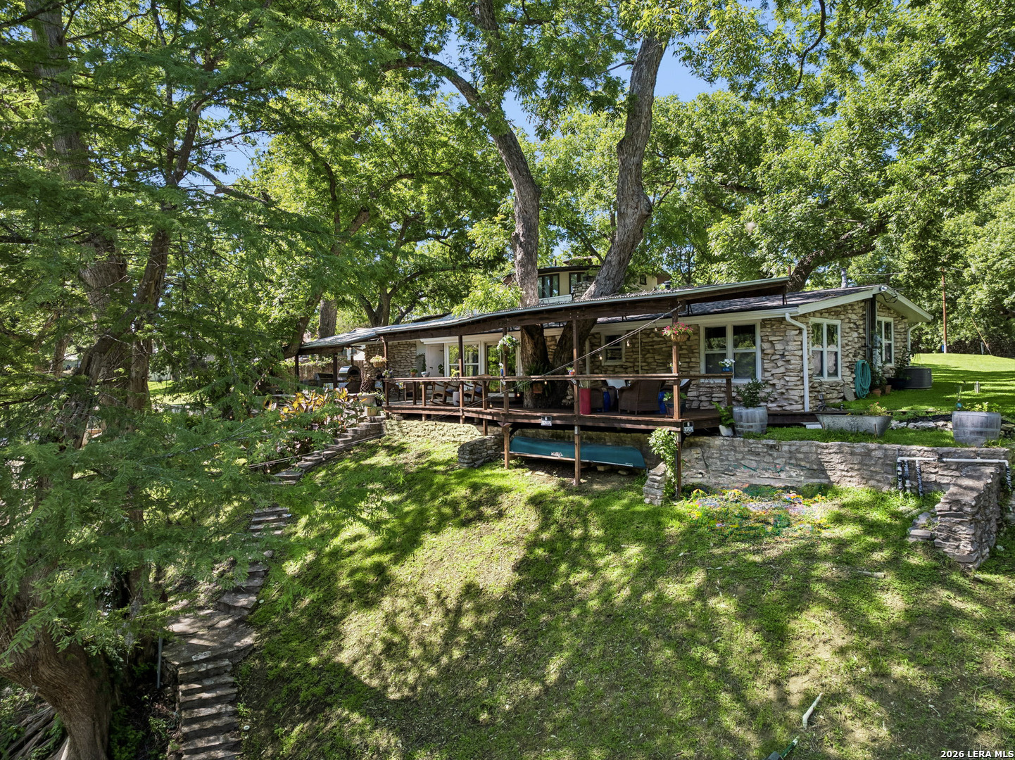 1520 Rocky River