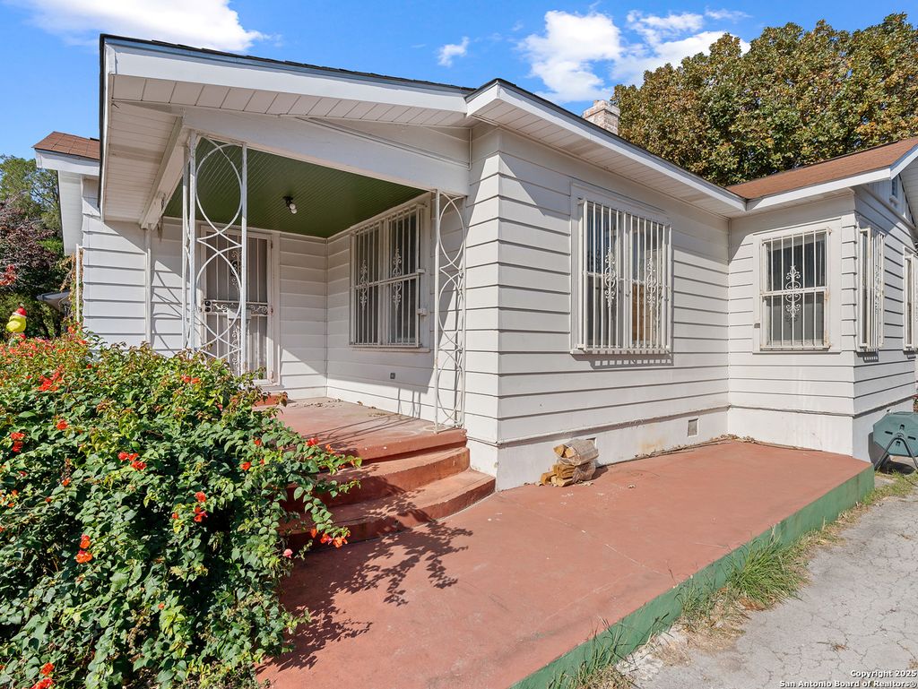 Photo of 1627 Schley, San Antonio, TX 78210 (MLS # 1916018)