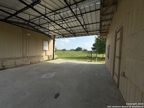 A home in Floresville