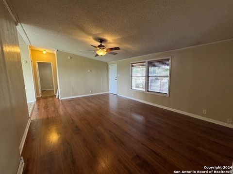 A home in Floresville