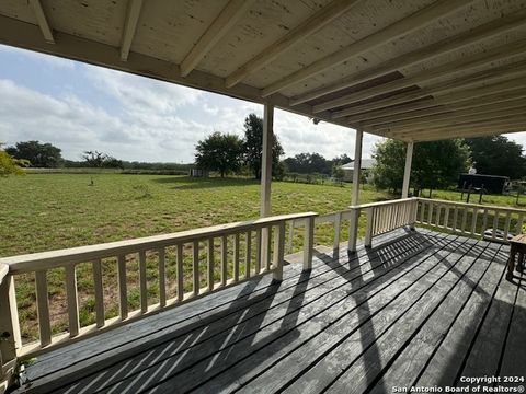 A home in Floresville