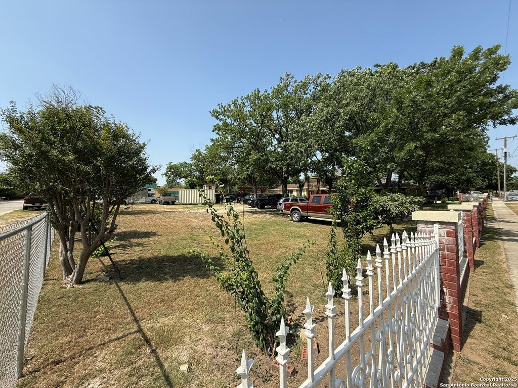 Photo of 710 W Baetz BLVD 1, San Antonio, TX 78221 (MLS # 1893765)