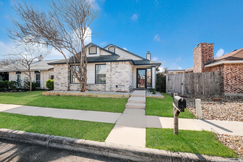 Photo of 629 Fern Meadow Dr, Universal City, TX 78148 (MLS # 2001266)