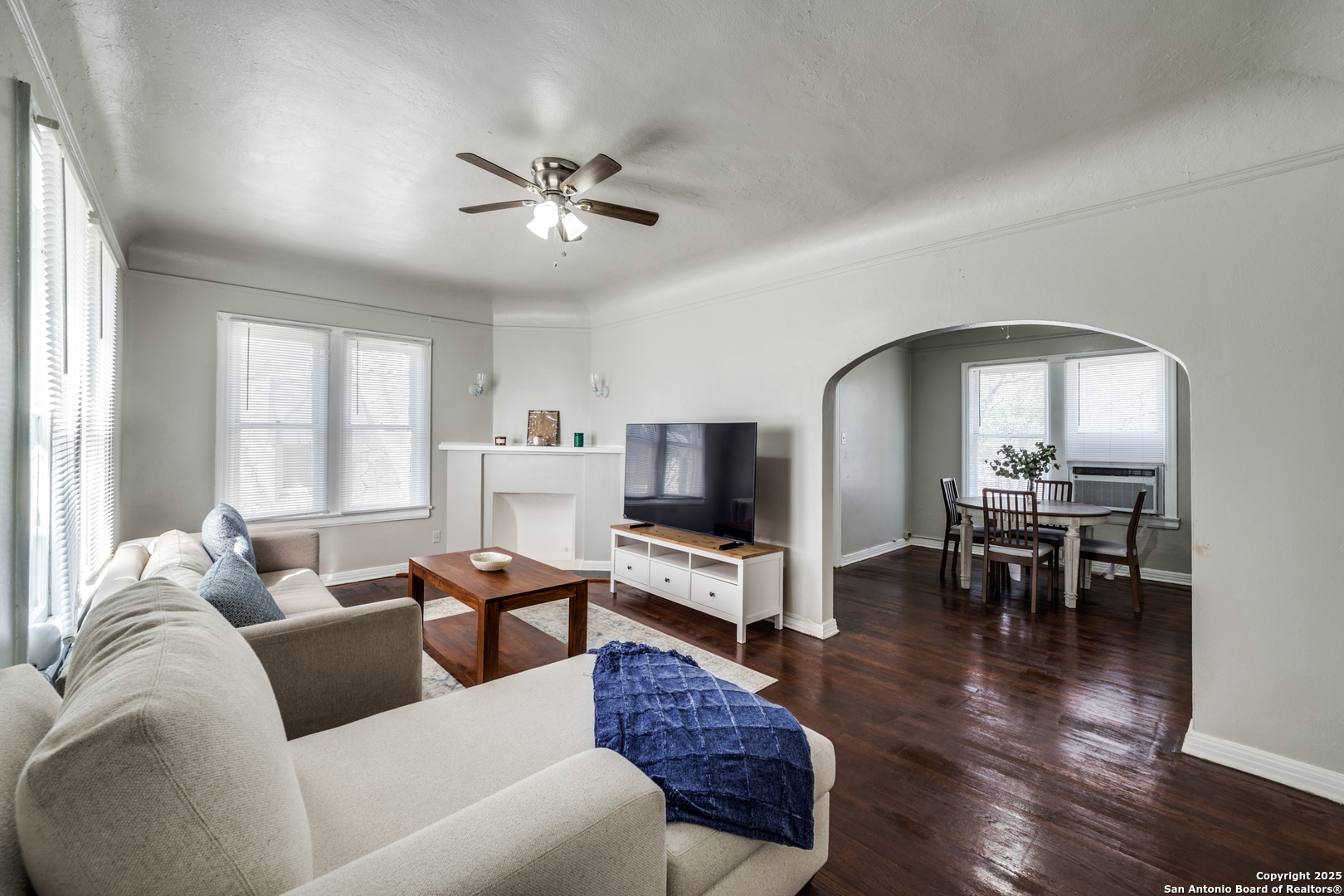 309 E Lullwood