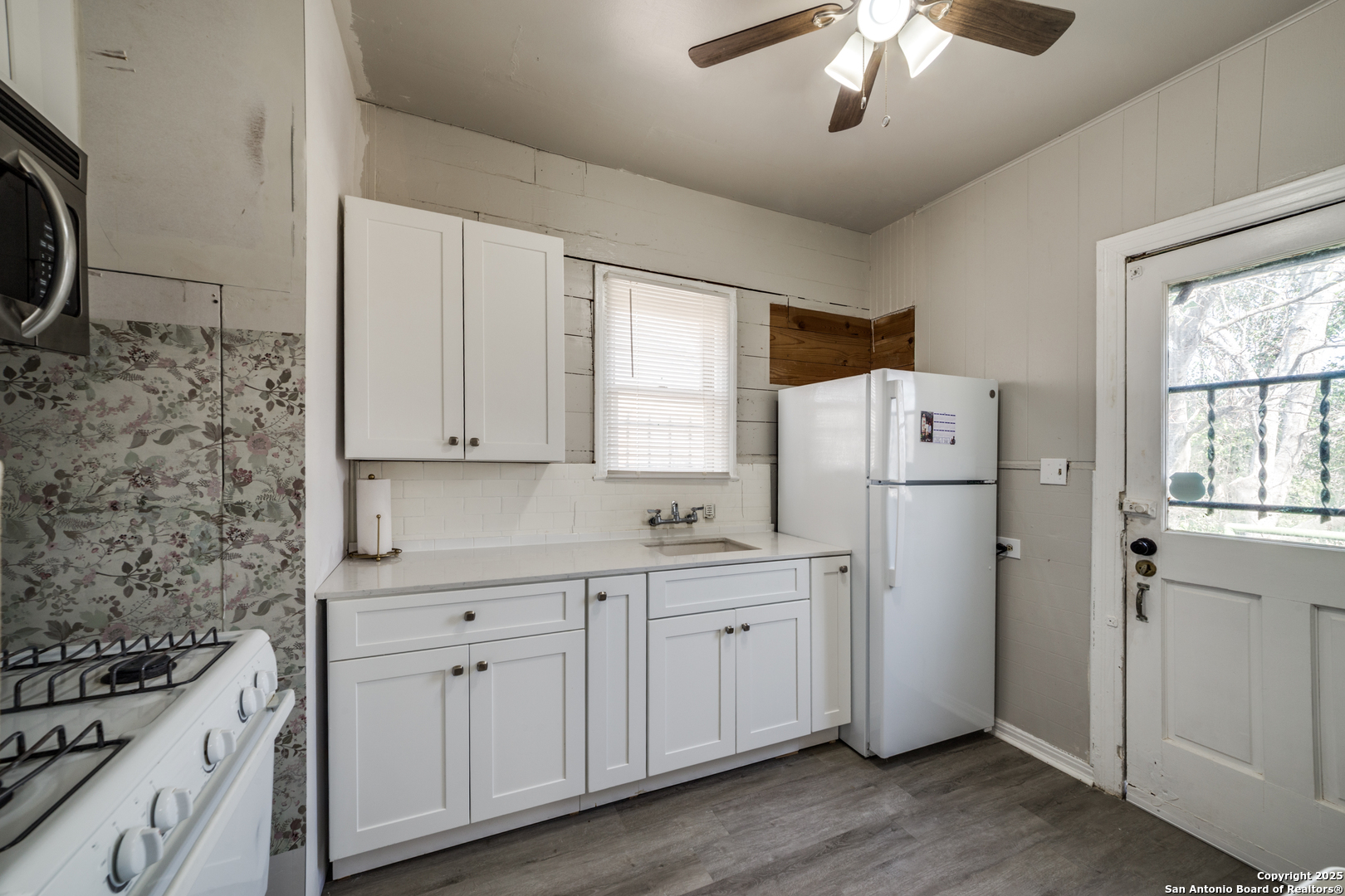 309 E Lullwood