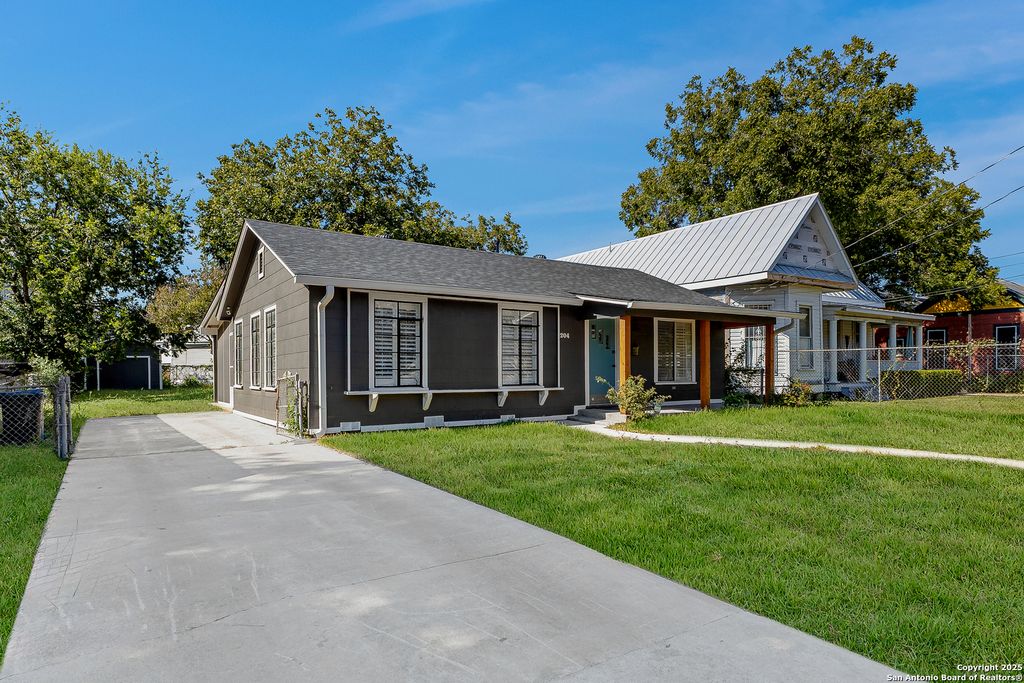 Photo of 204 carolina, San Antonio, TX 78210 (MLS # 1913936)