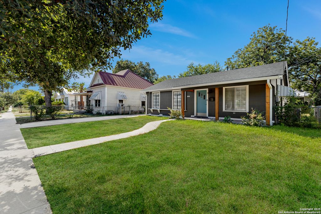 Photo of 204 carolina, San Antonio, TX 78210 (MLS # 1913936)