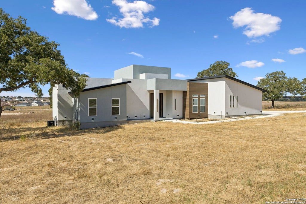 Photo of 147 Las Palomas, La Vernia, TX 78121 (MLS # 1925330)