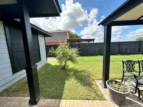 A home in Hondo