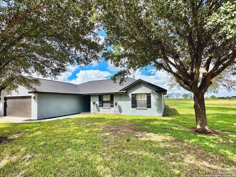 A home in Hondo