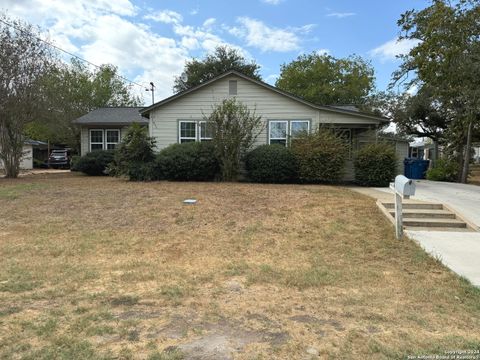 A home in Floresville