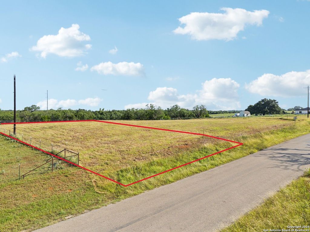 Photo of 573 COUNTY ROAD 405, Floresville, TX 78114 (MLS # 1925634)