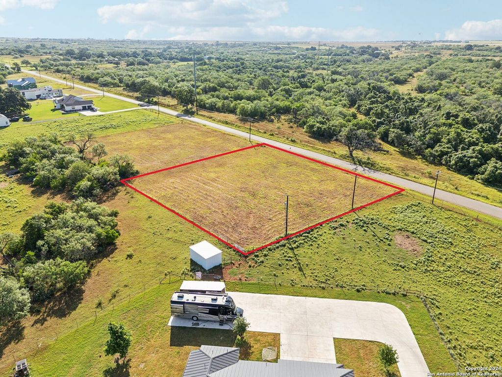 Photo of 573 COUNTY ROAD 405, Floresville, TX 78114 (MLS # 1925634)