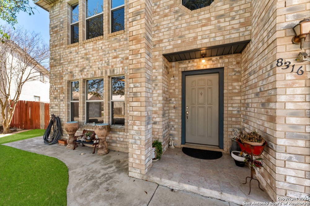 8316 Border Knoll