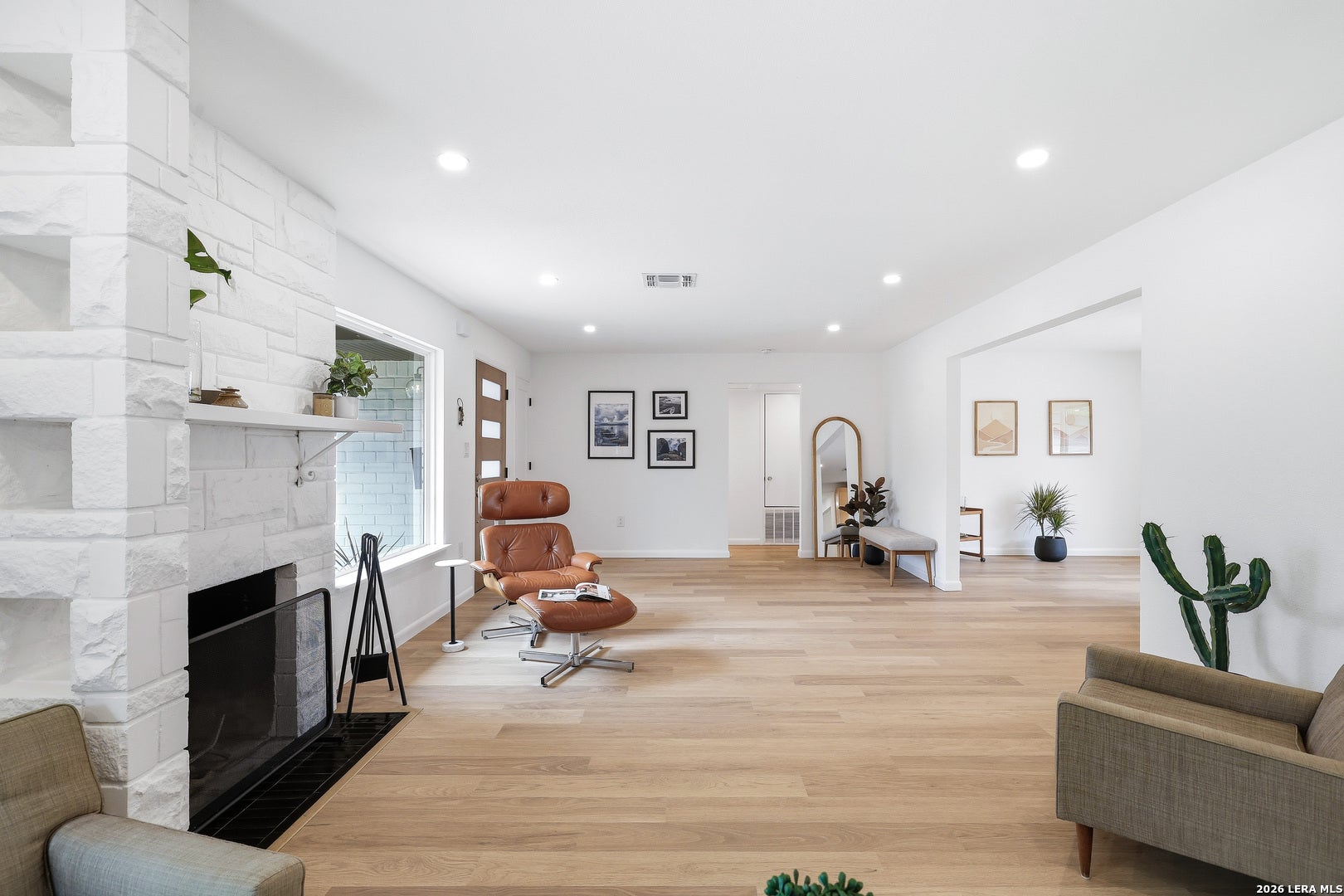 1068 IVY LN