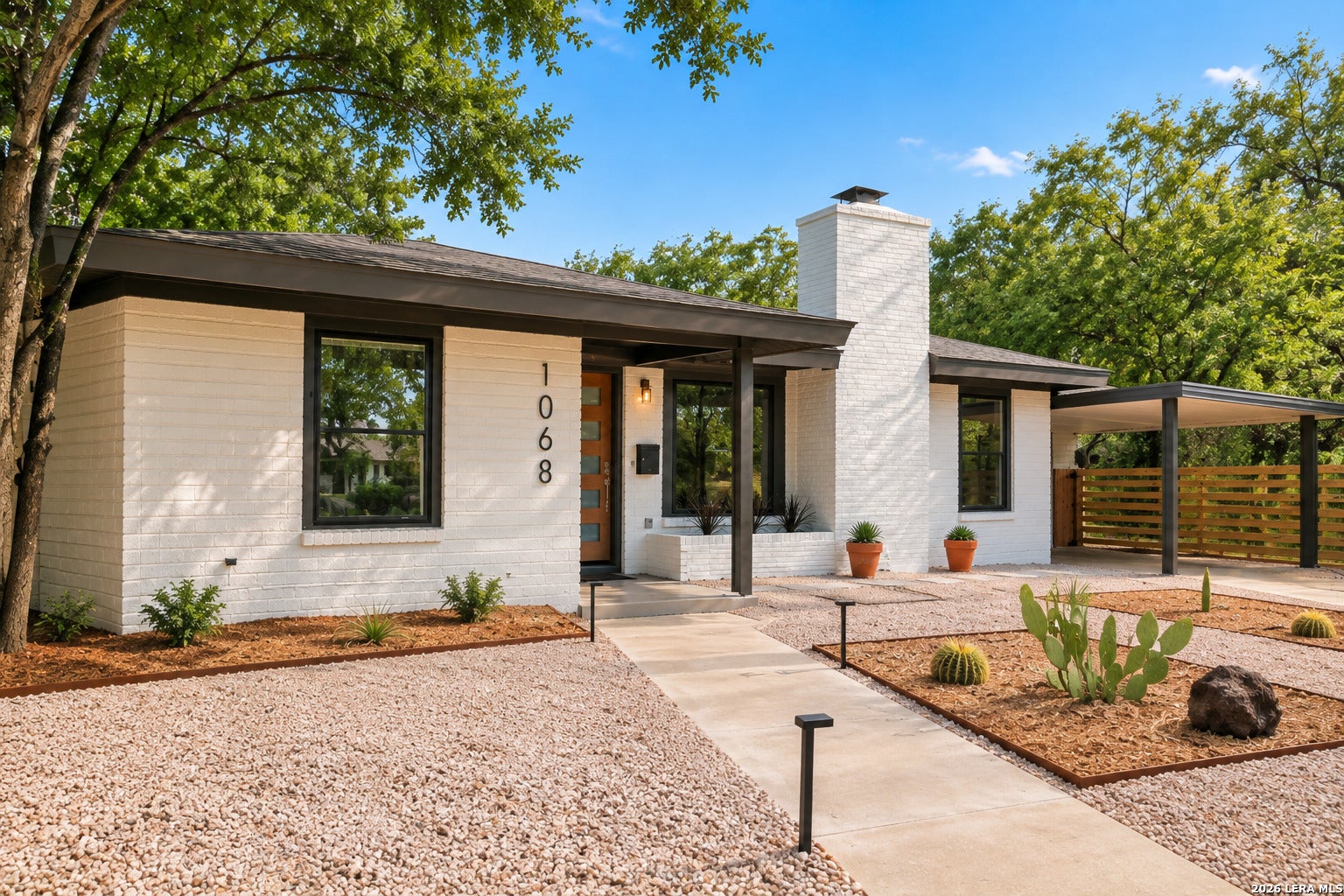 1068 IVY LN