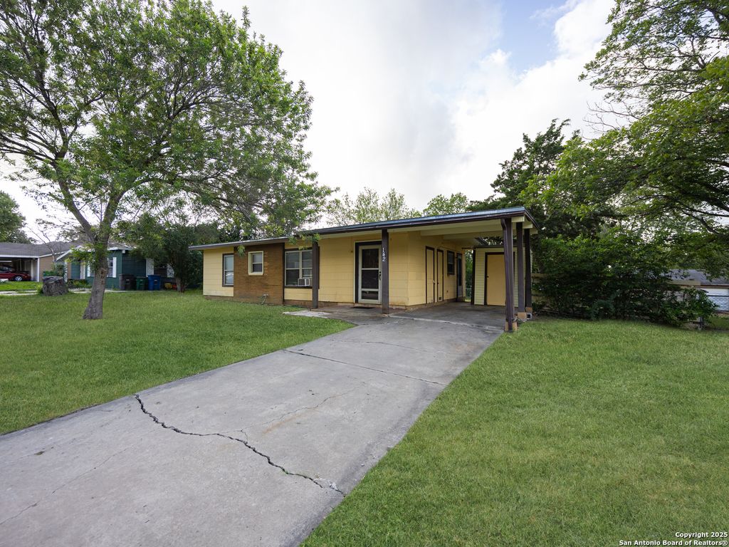 Photo of 142 Galaxy Dr, San Antonio, TX 78227 (MLS # 1881105)
