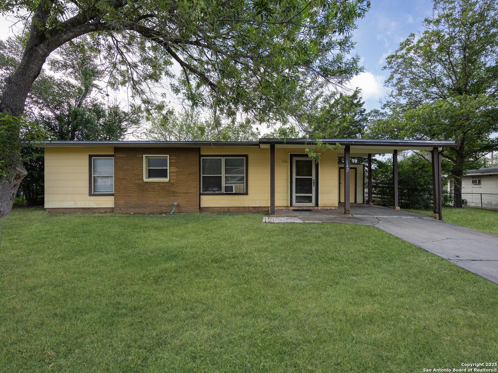 Photo of 142 Galaxy Dr, San Antonio, TX 78227 (MLS # 1881105)