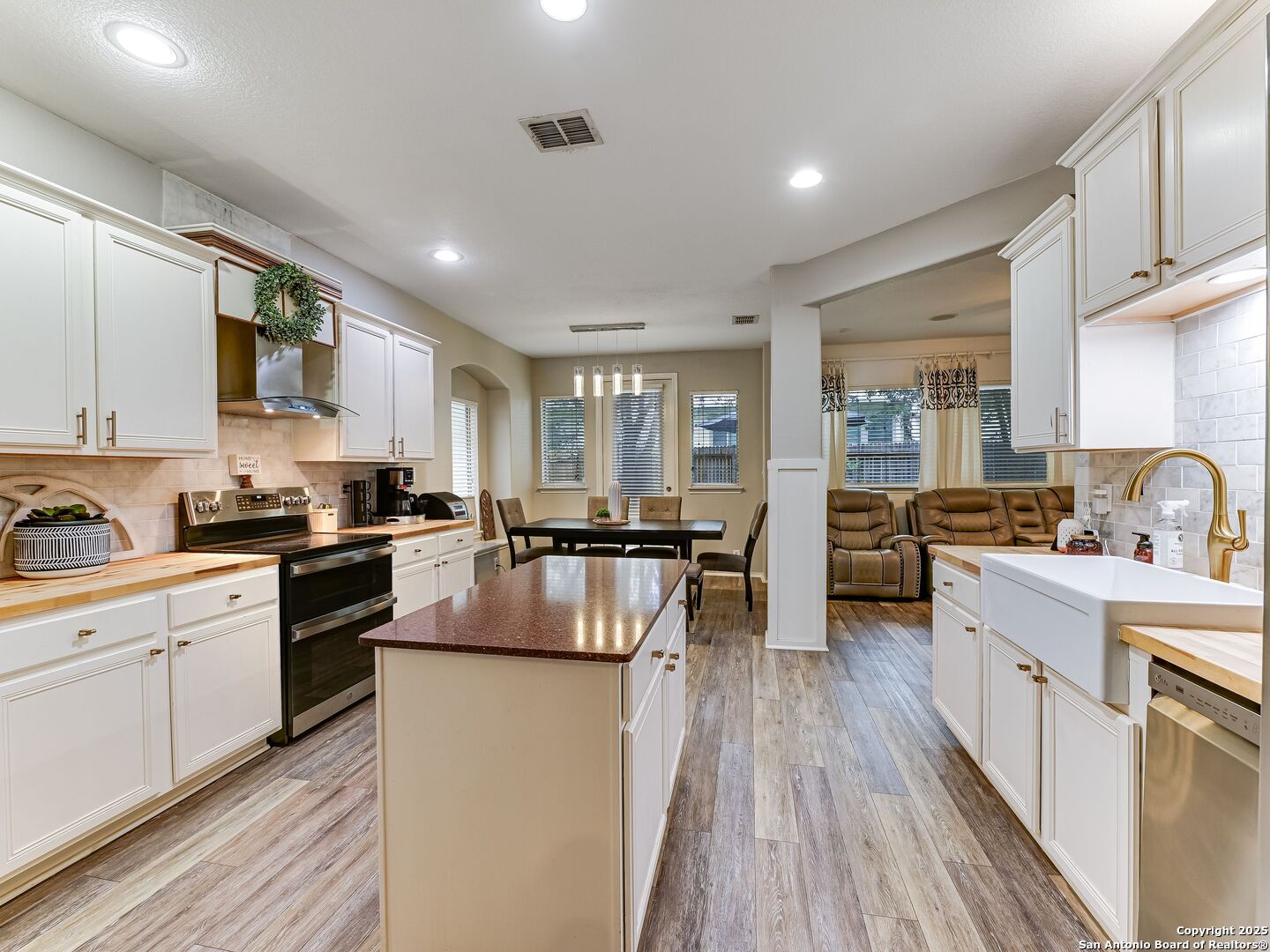 1215 Cresswell Cove