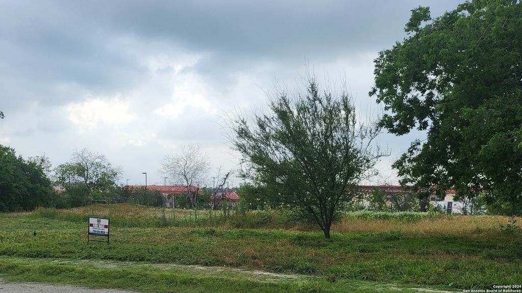 Photo of 519 BEE ST, San Antonio, TX 78208 (MLS # 1772096)