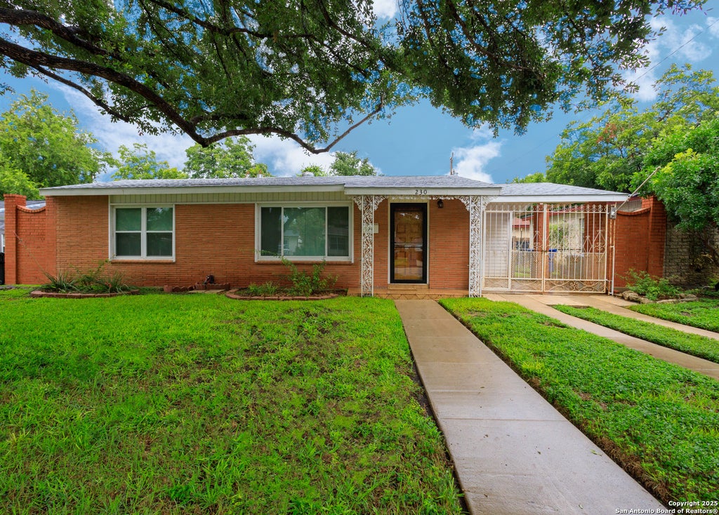 Photo of 230 Ravenhill, San Antonio, TX 78214 (MLS # 1865763)
