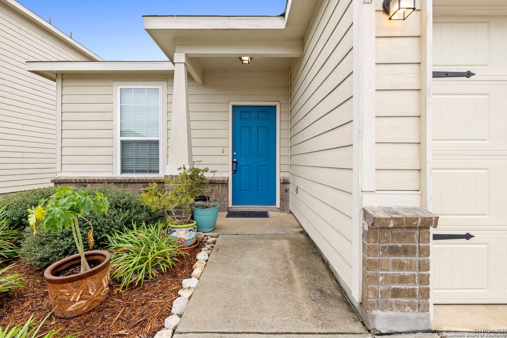 Photo of 408 Nova Zembla, New Braunfels, TX 78130 (MLS # 1926964)