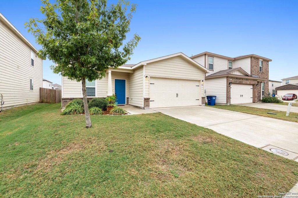 Photo of 408 Nova Zembla, New Braunfels, TX 78130 (MLS # 1926964)
