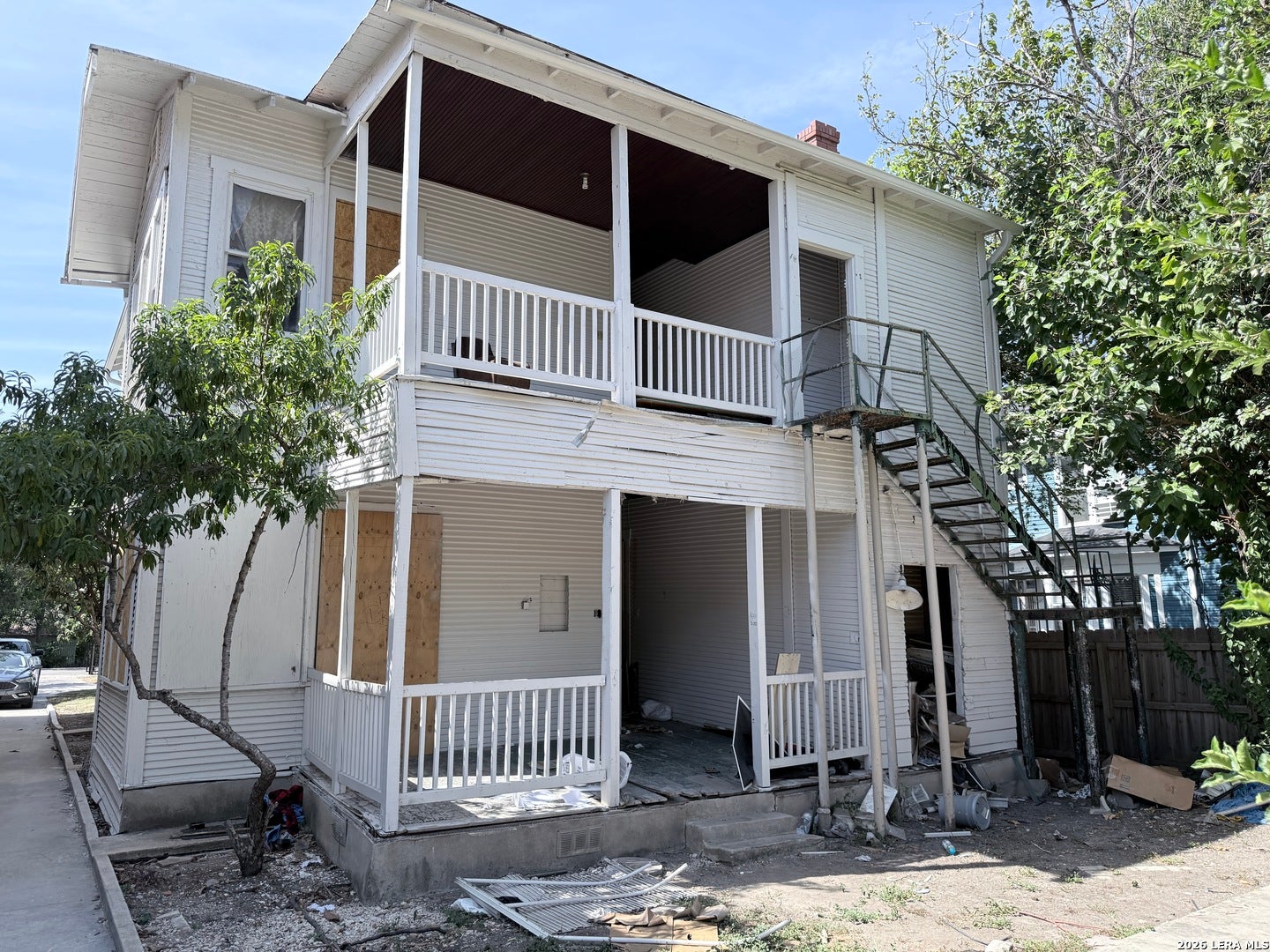 305 W POPLAR ST