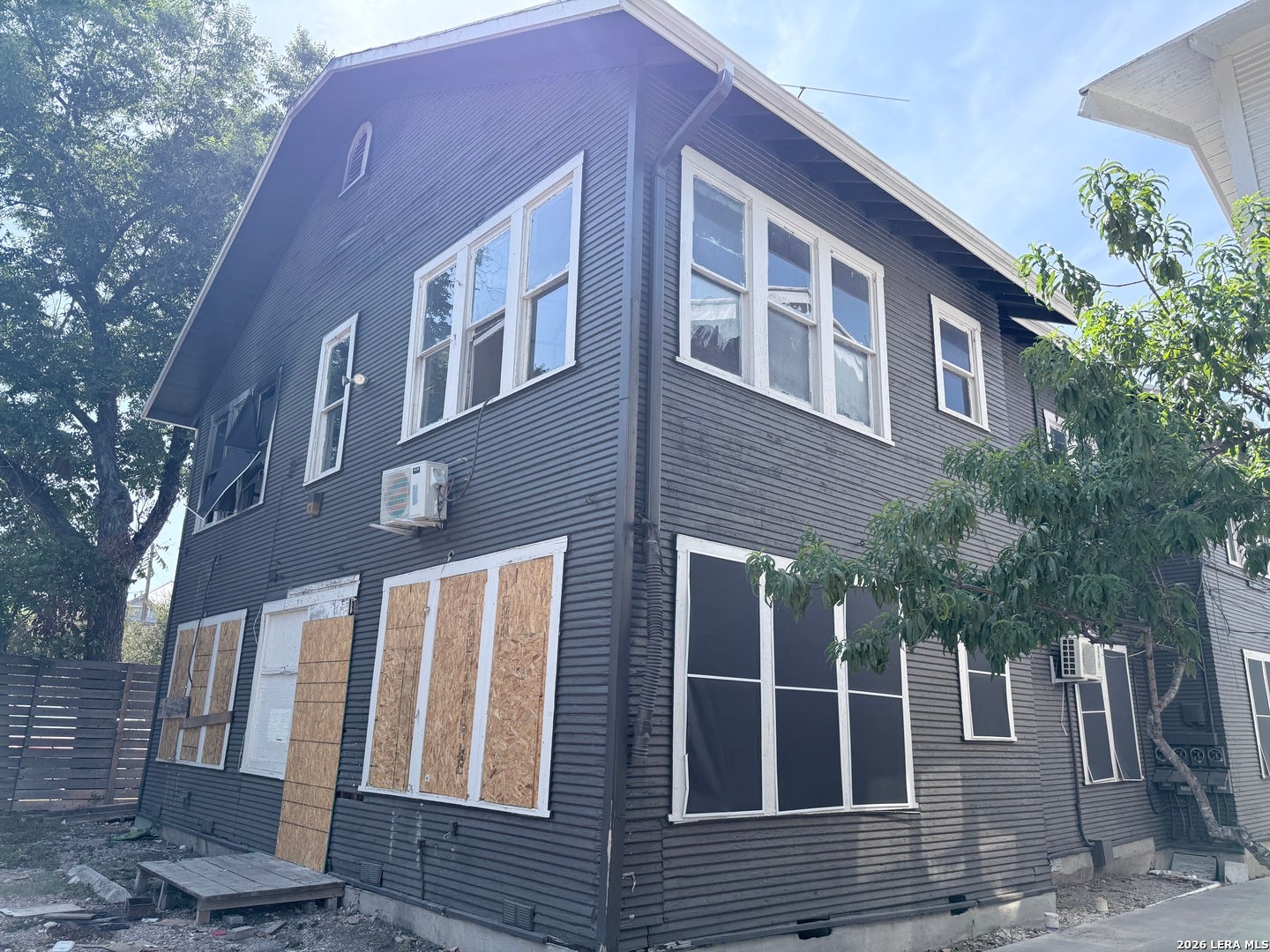 305 W POPLAR ST