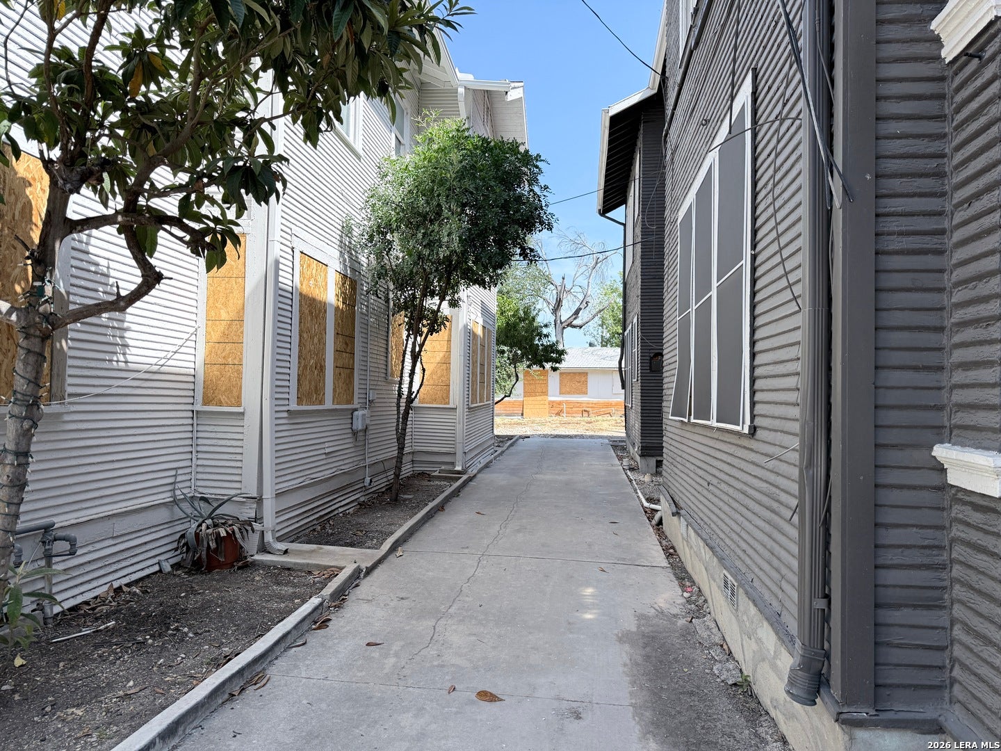 305 W POPLAR ST