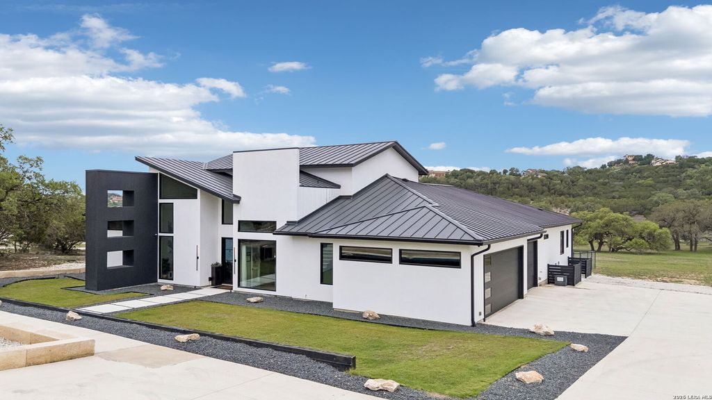 Photo of 521 Mystic Shores Blvd, Spring Branch, TX 78070 (MLS # 1961606)