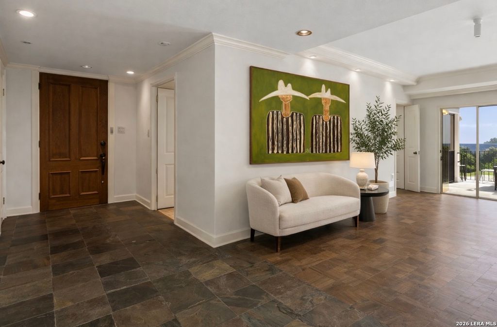 Photo of 700 Hildebrand 301 #301, San Antonio, TX 78212 (MLS # 1935396)